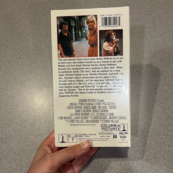 Dustin Hoffman’s Tootsie VHS tape - new in seal - Picture 2 of 5